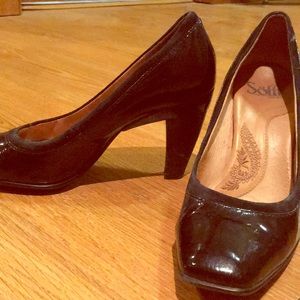 Black medium heel Sofft patent leather shoe